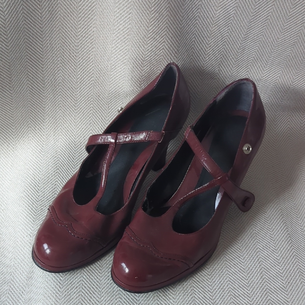 AEROSOLES Burgundy Mary Jane Heels
